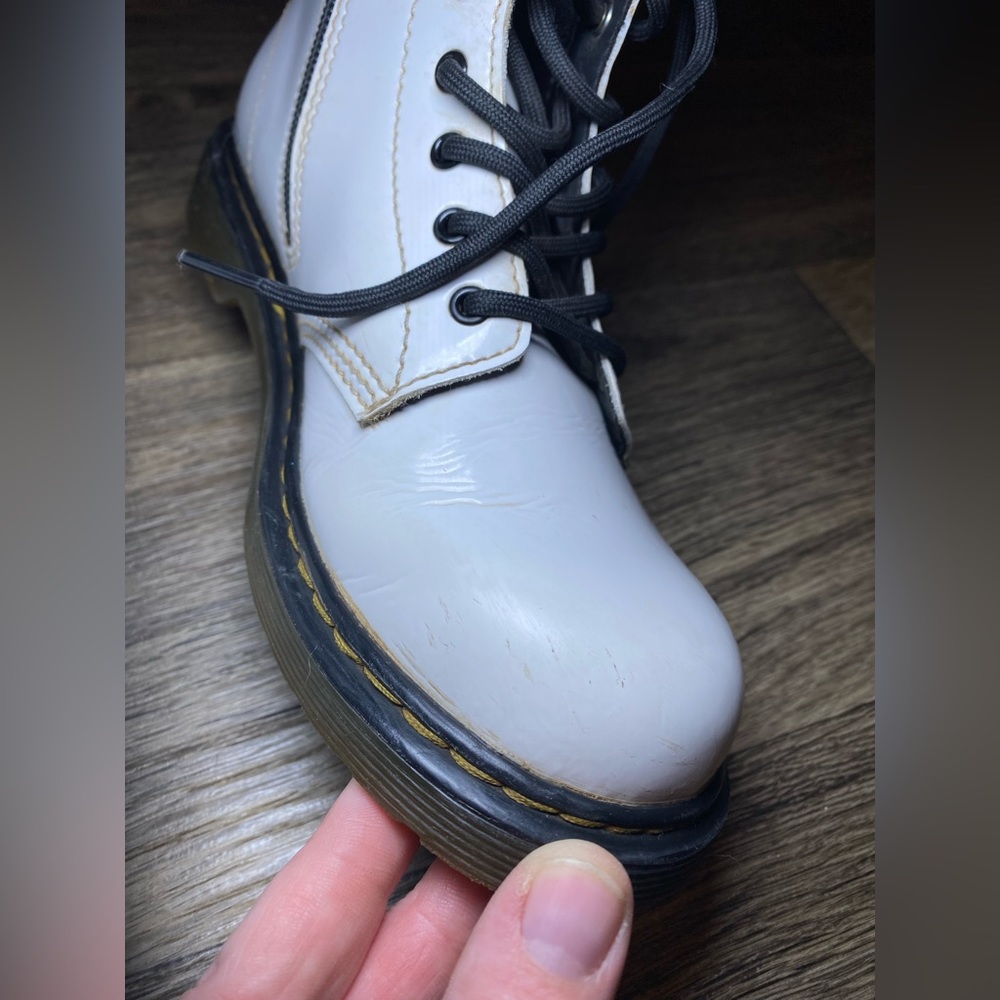 VGUC White Dr. Martens Boots Women’s Size 5/Men’s Size 4 Big Kid - Picture 9 of 13